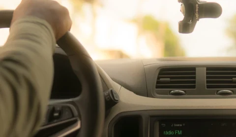 Mãe transporta cabeça de filho morto por traficantes em carro de APP