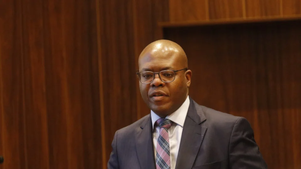 Ministro Silvio Almeida rebate críticas no caso da ‘dama do tráfico’