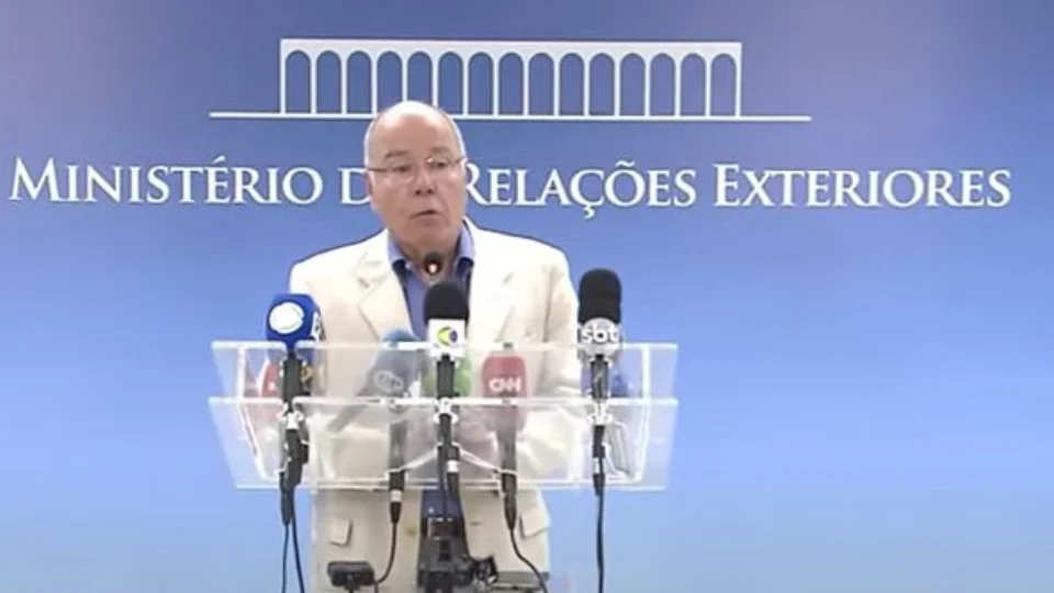 Ministro diz que 32 brasileiros repatriados já aguardam embarque