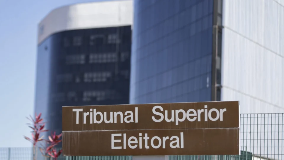 Nova ministra e novo corregedor-geral tomam posse no TSE