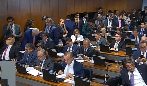 VÍDEO: Reforma tributária é aprovada por 20 votos na CCJ do Senado