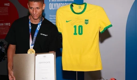 Richarlison anuncia que fará cirurgia no púbis e diz estar devendo resultados