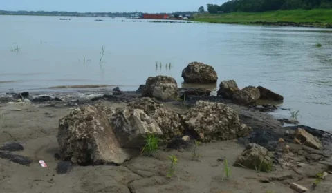 Seca no AM revela vestígios de construções que marcaram a fronteira do Brasil