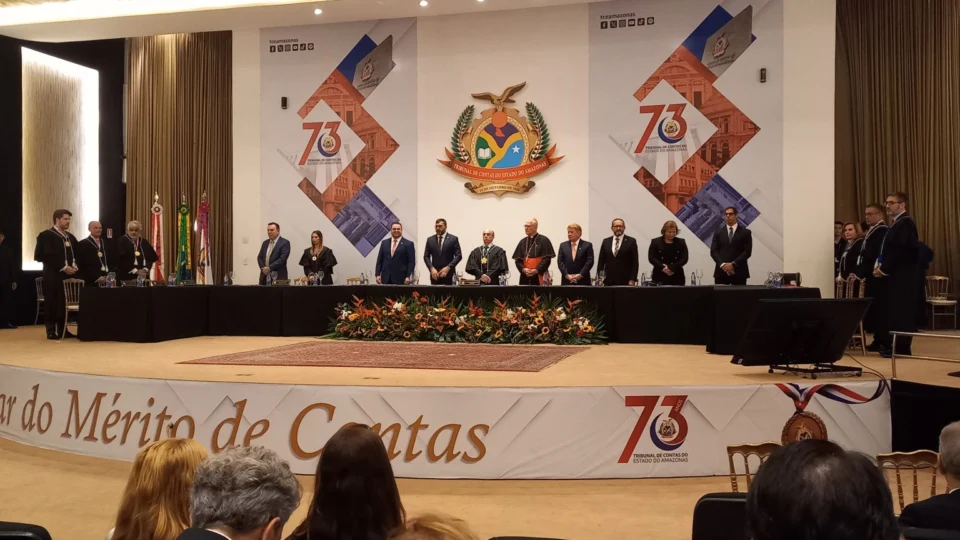 TCE-AM: ‘Colar do Mérito de Contas’ é entregue a 14 personalidades em Manaus