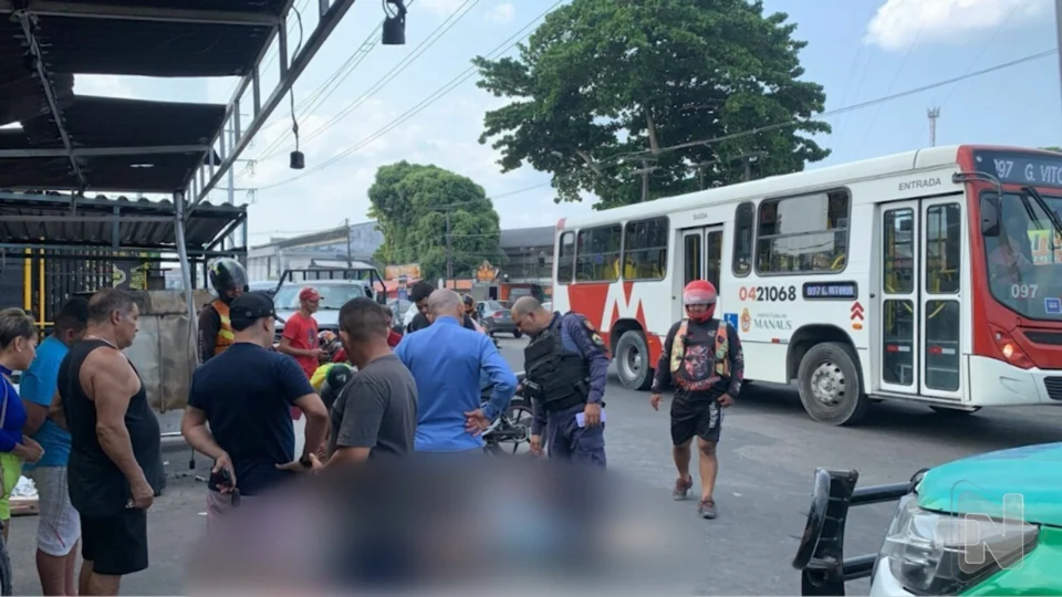 VÍDEO: suposto assaltante é agredido por populares na Zona Leste de Manaus