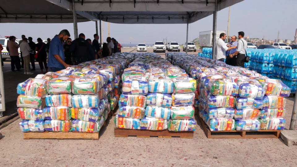 Seca do AM: mais 143 toneladas de alimentos são enviadas para ribeirinhos