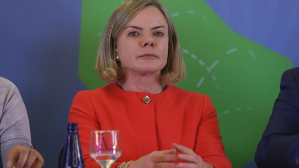 Gleisi critica Campos Neto por participar de manifestação dos funcionários do Banco Central