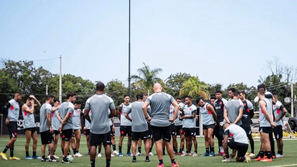 Brasileiro: clássico carioca mexe com as duas pontas da tabela nesta segunda (6)