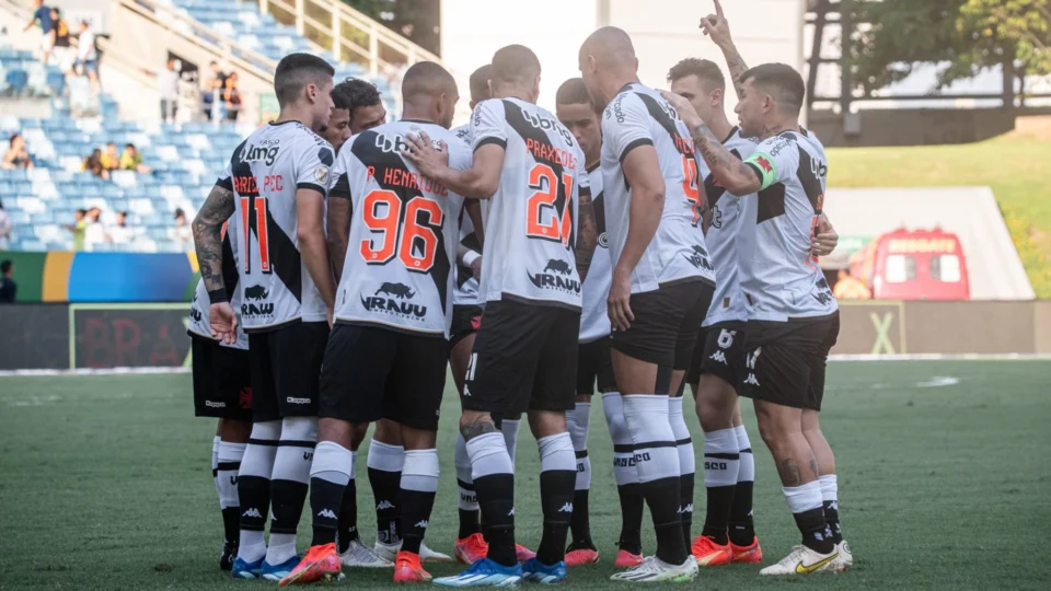 Sob pressão, Vasco vence Cuiabá por 2 a 0 e segue luta contra rebaixamento