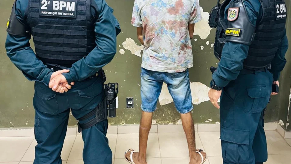 Jovem é preso com drogas em praça de Boa Vista