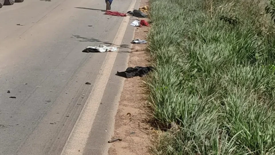 Acidente entre moto e caminhonete deixa 2 mortos em rodovia de RR