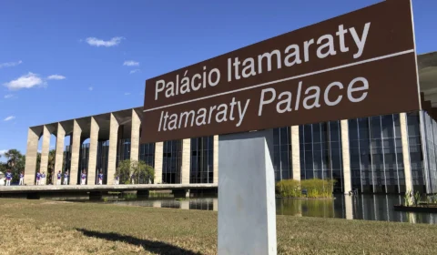 Brasil alerta brasileiros na Venezuela a evitarem aglomerações