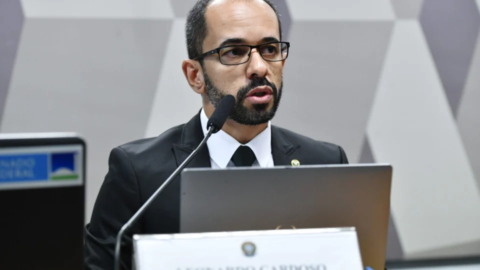 Plenário aprova indicação de Leonardo Magalhães para a DPU