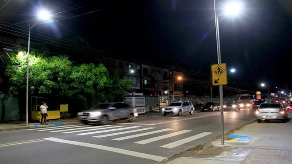 David Almeida vai pagar mais de R$ 1,8 bilhão por serviços de iluminação