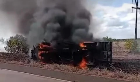 Viatura do Exército tomba e pega fogo em rodovia de Roraima