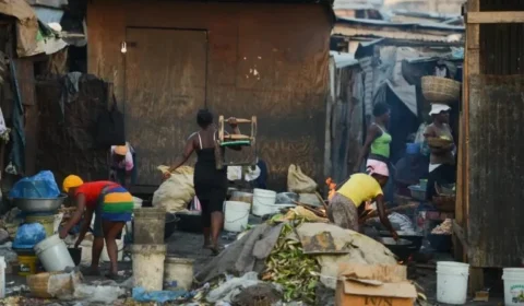 Mais de meio milhão de Amazonenses viviam em extrema pobreza em 2022