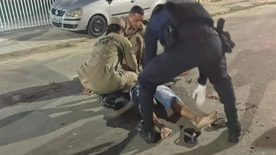 Homem esquizofrênico baleado por PM segue entubado no interior do Acre