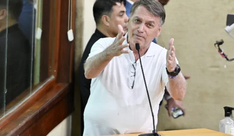 Bolsonaro critica decisão do STF de responsabilizar empresas jornalísticas