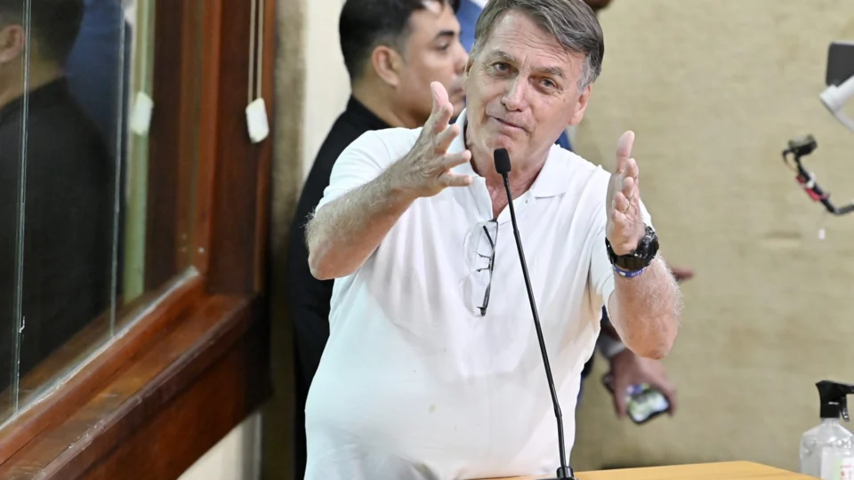 Bolsonaro critica decisão do STF de responsabilizar empresas jornalísticas