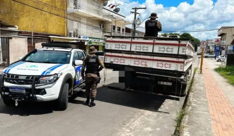 Caminhão com madeira ilegal é apreendido em Cruzeiro do Sul, no Acre
