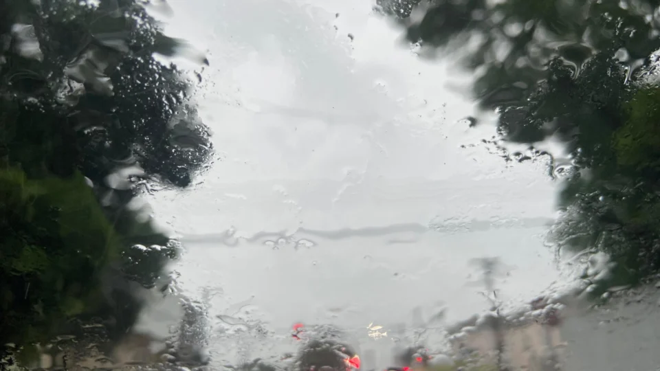 Chuva em Manaus gera ocorrências na Defesa Civil nesta segunda (18)