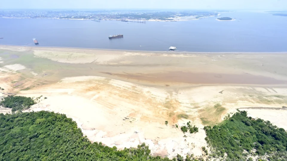 Nível dos rios no AM continua perigoso para transporte de cargas, diz Sindarma