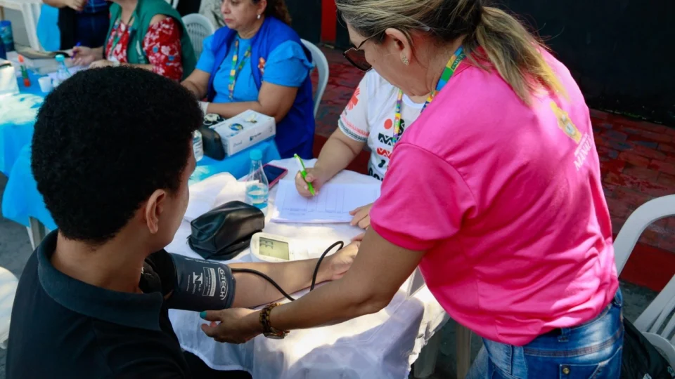 Pessoas em situação de rua receberão cuidados e ceia natalina em Manaus