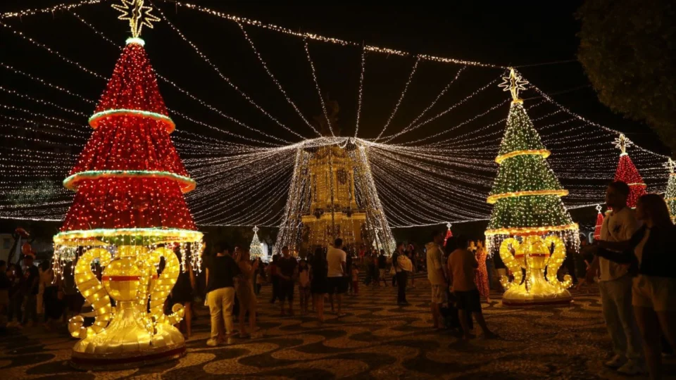 Árvore de Natal do Largo de S. Sebastião é iluminada nesta sexta-feira, 8, em Manaus