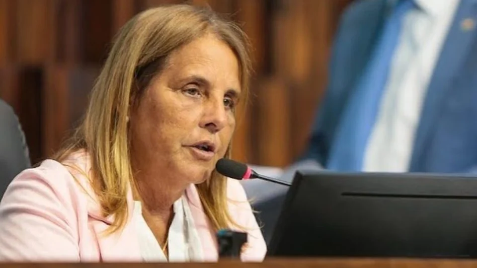 Deputada do RJ é alvo da PF por atividade com milícia