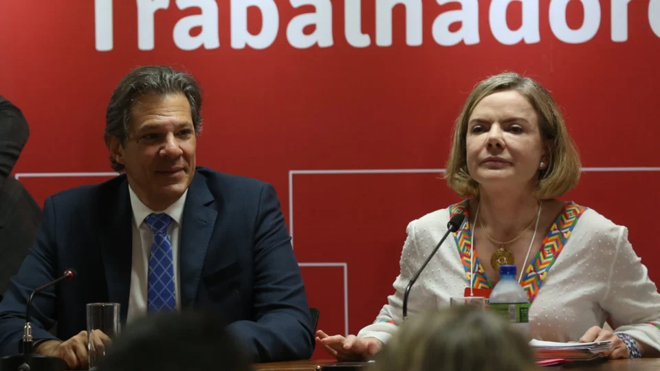 Haddad diverge de Gleisi sobre meta de déficit zero para 2024