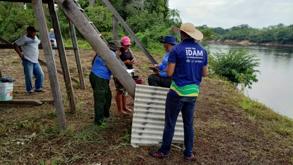 Produtores rurais da Vila de Balbina recebem ação de regularização no AM