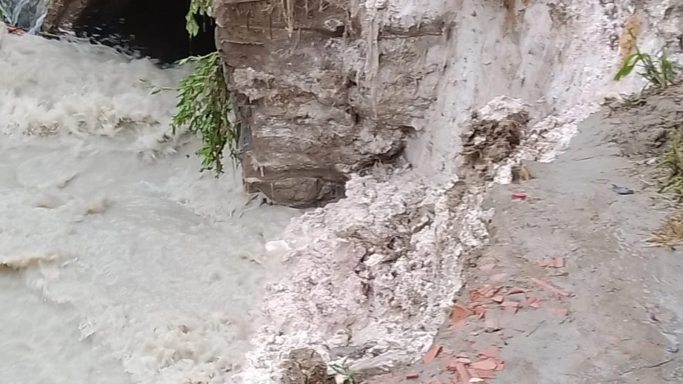 VÍDEO: moradores sofrem com alagamentos após obras em bueiro em Manaus