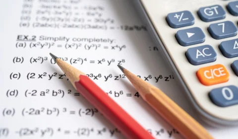 Brasil continua no grupo abaixo da média em matemática e ciências, diz OCDE