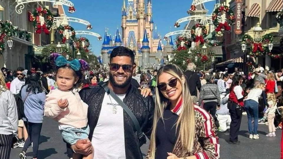 Hulk e Yuri Alberto aproveitam férias com a família em Orlando