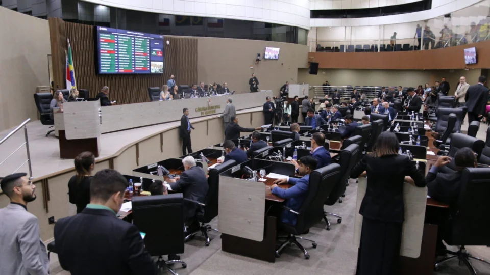 Justiça suspende reajuste do ‘Cotão’ dos vereadores de Manaus