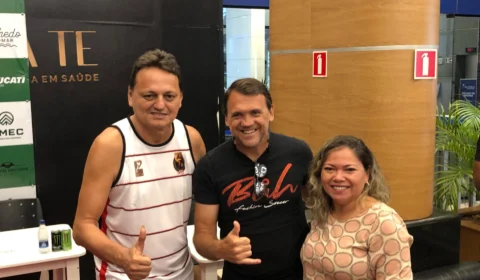 Jogo dos Famosos: Time das Estrelas faz tarde de autógrafos em Manaus