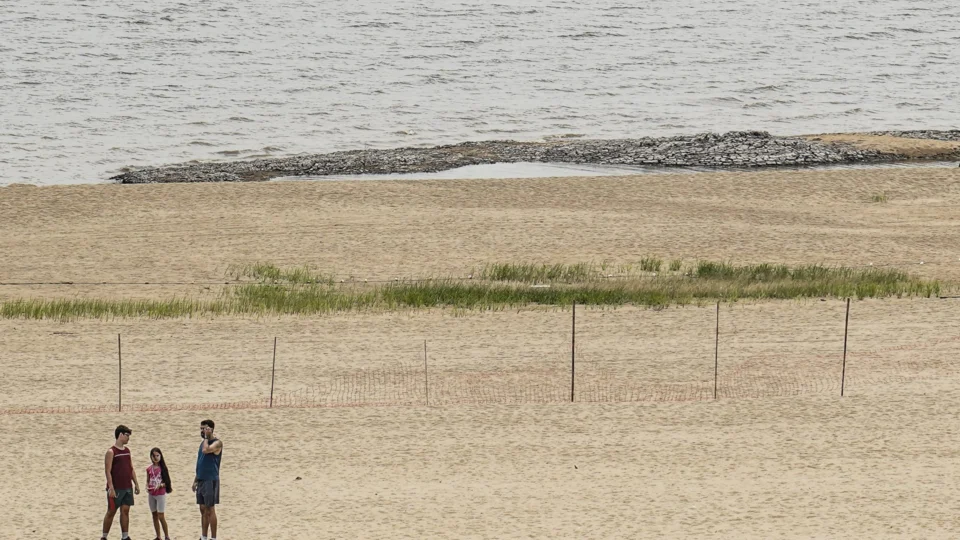 Seca no Amazonas: Rio Negro continua a subir em Manaus