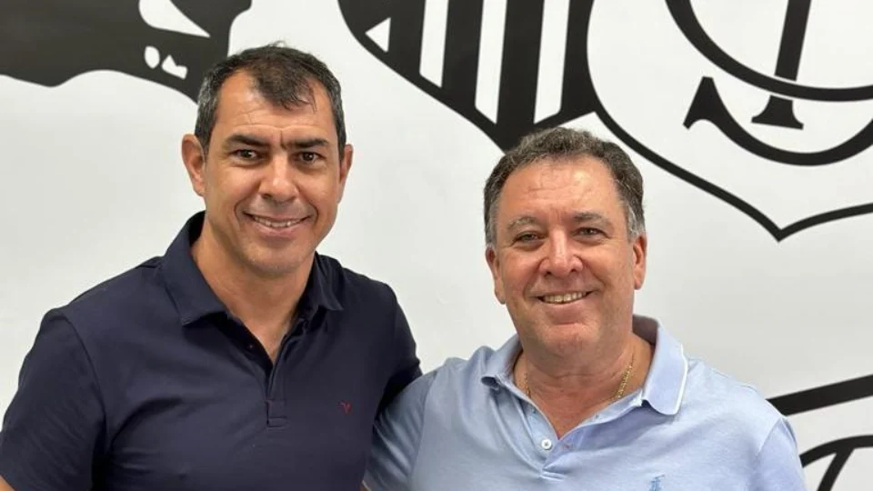 Marcelo Teixeira anuncia Fábio Carille como comandante do Santos para 2024