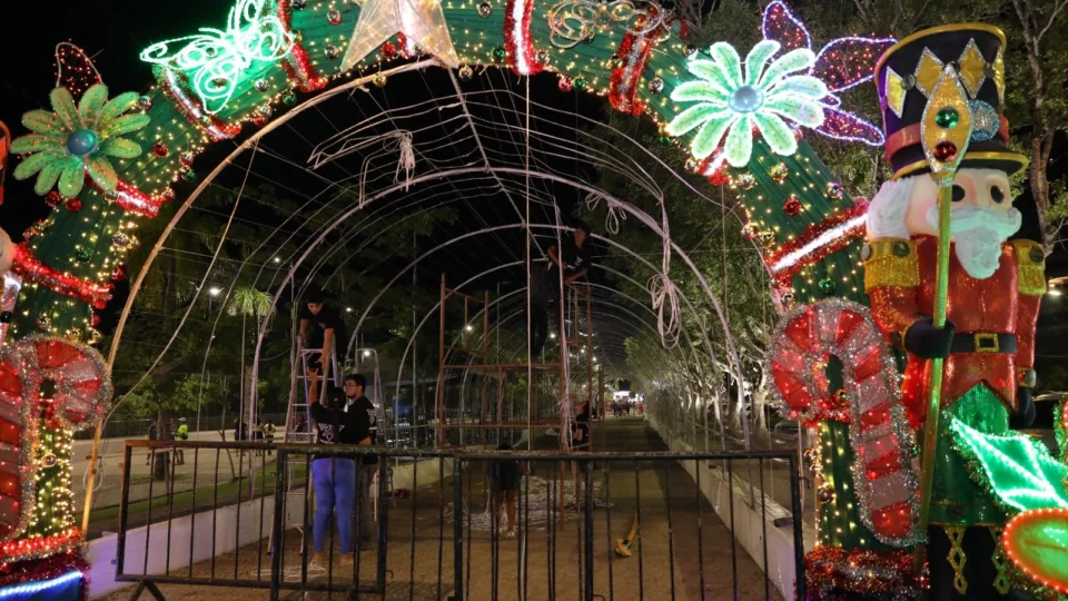 Túnel de Natal na Ponta Negra é interditado após vandalismo em Manaus