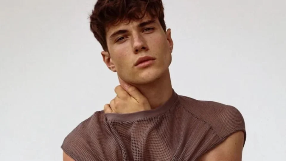 Modelo considerado ‘o mais bonito da Itália’ abandona carreira para virar padre