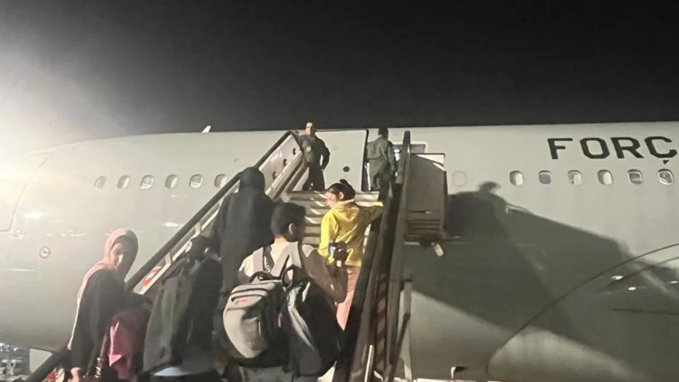 Avião da FAB decola do Egito com 48 repatriados brasileiros e familiares da Faixa de Gaza