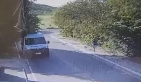 Argentina morre a facadas em trilha de praia em Búzios, RJ