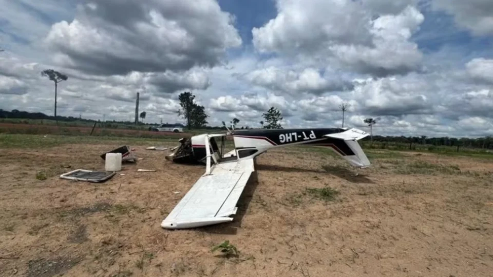 Avião com materiais para embalar drogas cai em Roraima