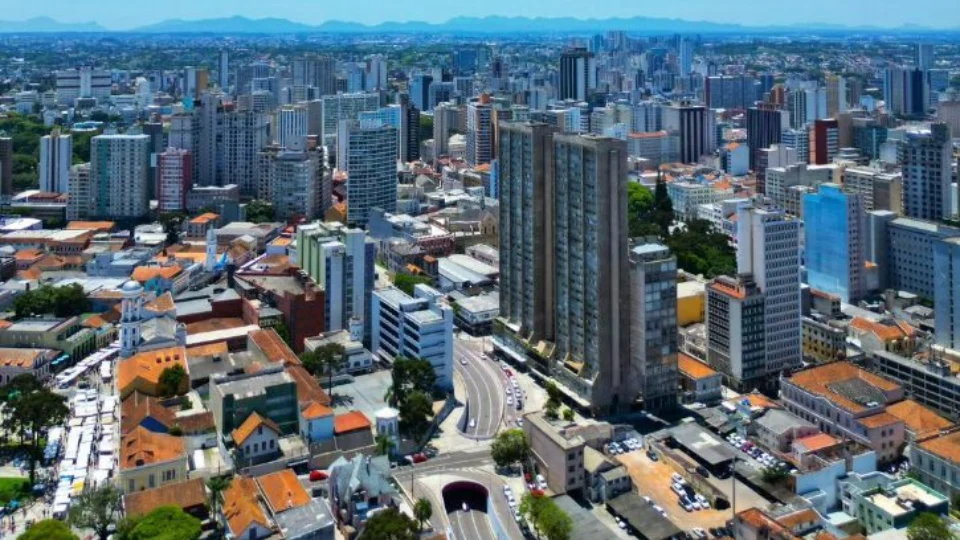 Em quais cidades os imóveis mais se valorizaram e mais perderam nos últimos 5 anos?