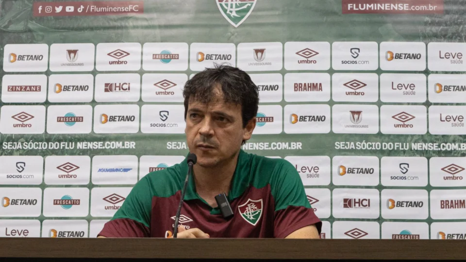 Apesar de ressaltar ética, Diniz deve escalar equipe mista diante do Palmeiras