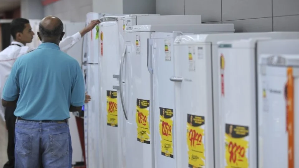 Governo Lula vai estabelecer novas regras para geladeiras e preços devem subir