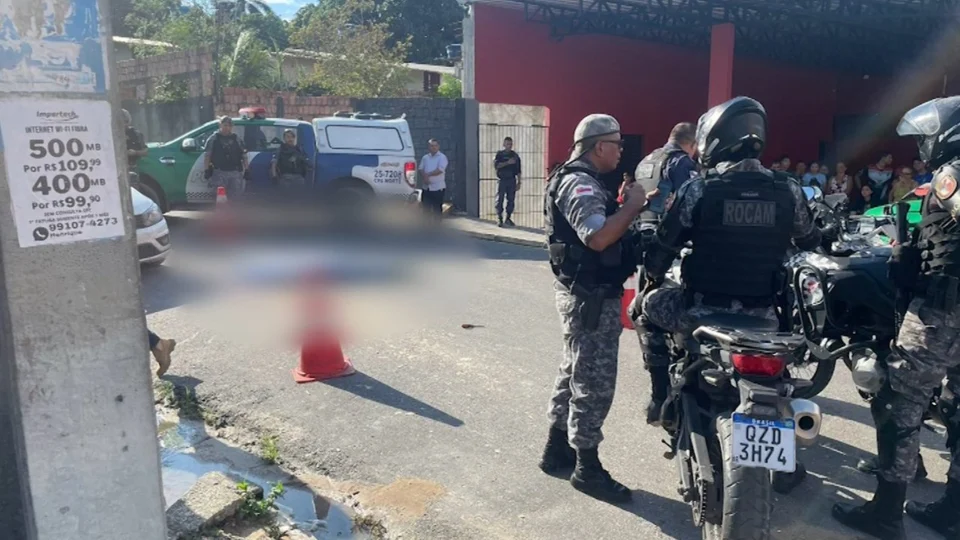 VÍDEO: homem é assassinado com sete tiros enquanto fazia mudança em Manaus