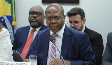 Audiência na Câmara com ministro dos Direitos Humanos é marcada por tumulto