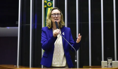Câmara aprova projeto que combate violência e assédio contra mulheres