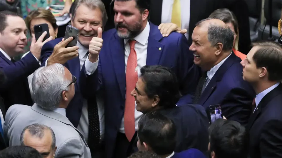 Cai o veto presidencial ao marco temporal indígena